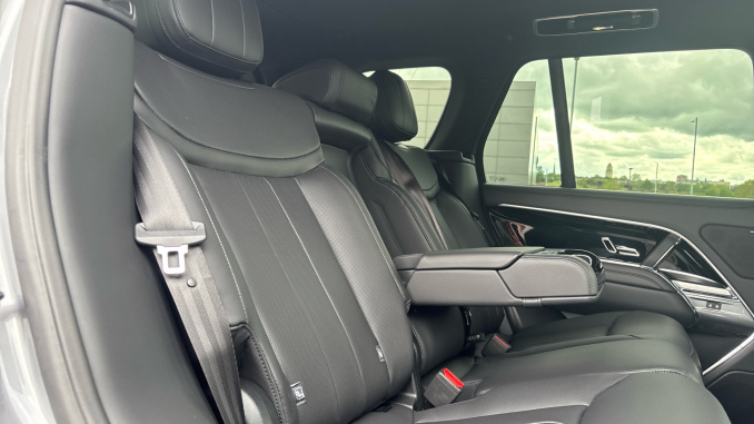 Land Rover Range Rover 3.0 P460e Edition 4dr Auto Estate - Image 31